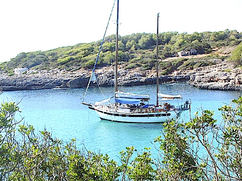 Segelyacht vor Anker