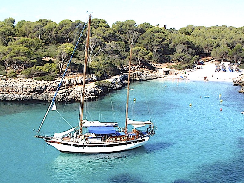 Segelyacht vor Anker